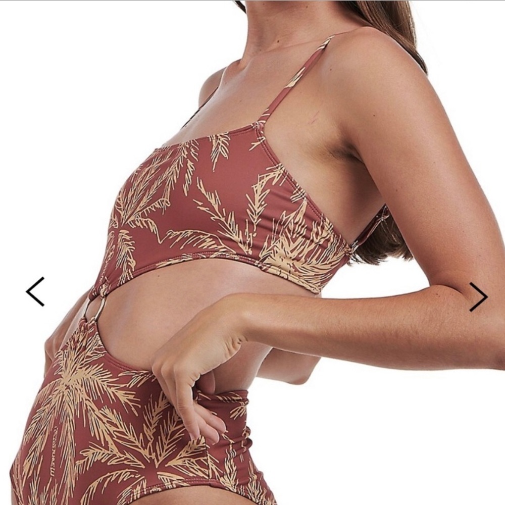 Soleil one piece printed Swimsuit.                         Size L